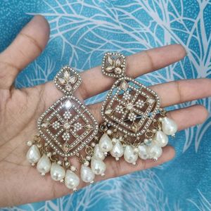 Lightweighted Big Earrings