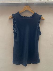 Chic Black Ruffled Sleeveless Top