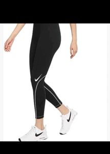 Nike Authentic Leggings