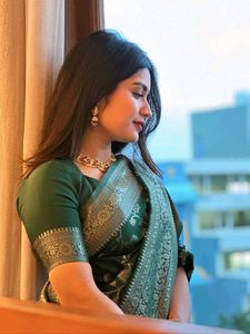 Elegant Green Silk Saree with Intricate Weave
