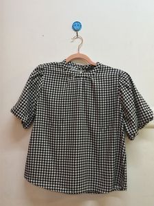 Houndstooth Print Puff Sleeve Top
