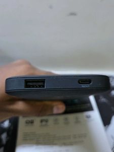 Spigen 10000 mAh Power Bank with Wireless Charging