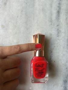 Lea Red Nail Polish &amp; Hair Clip Combo