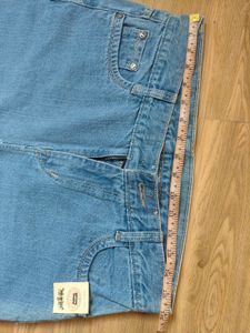 Classic Light Wash straight Leg Jeans