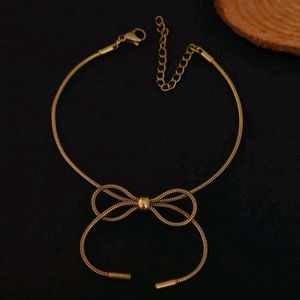 Elegant Gold Bow Bracelet