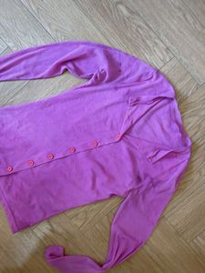 pink top