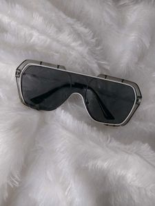 Fendi Stylish Oversized Shield Sunglasses