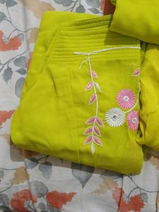 Vibrant Parrot Green Kurta Set With free Earrings