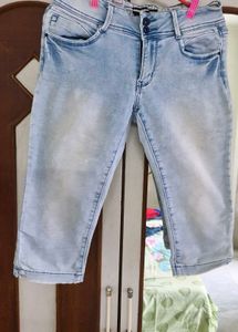 Light Wash Denim Capri Jeans