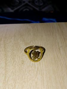 Elegant Gold Tone Floral Ring