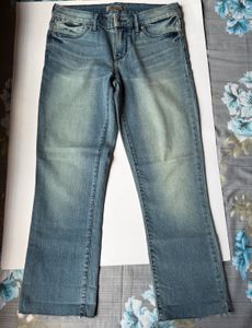 Brand new Authentic Guess Capri Jeans(28)