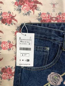 Beautiful Mom Jeans with embroidery