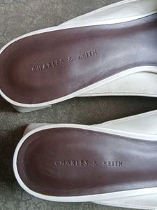 CHARLES &amp; KEITH White pointed toe Mules(40)