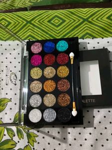 mattlook 18 Color Glittering Eyeshadow Palette