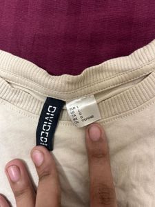 Cropped T-Shirt with Graphic Print