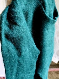 green soft top woolen