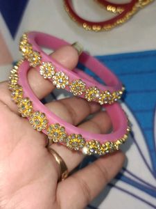 4 Red Bangles &amp; 2 Pink Bangle