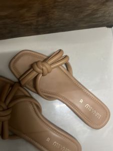Luna Blu Women's Tan Knotted Sandals