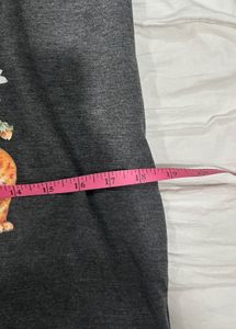 grey cat graphic tee