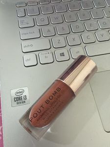 Pout Bomb Plumping Lipgloss - Deep nude