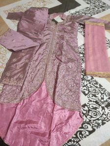 Elegant Mauve Embroidered Kurta Set