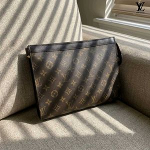 LOUIS VUITTON**MENS POUCH**12A QUALITY* WD BOX