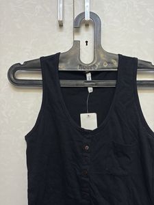 Black Sleeveless V-Neck Tank Top