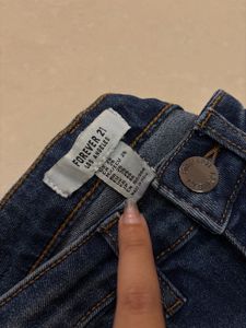 FOREVER21 Women's Blue Distressed Denim Jeans