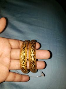 Gold Tone Floral Bangle Set