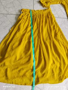 it's lahenga choli with shrug