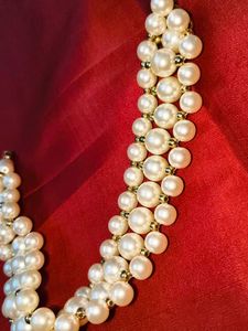 Elegant Pearl Choker