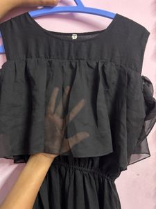 Chic Black Cold Shoulder Maxi Dress