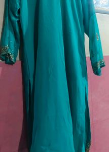 Exquisite Teal Saree with Intricate Gold Embellish