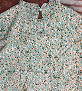 Floral Print Puff Sleeve Top