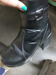 Boots With Bucklet For Women