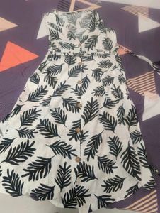 Chic Leaf Print Button-Up Midi Dress