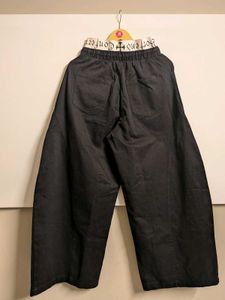 Wide Leg barrell fit streetwear denim with Gothic