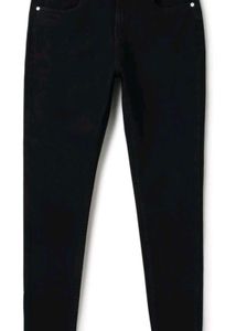 Stylish Black High-Waisted Jeans