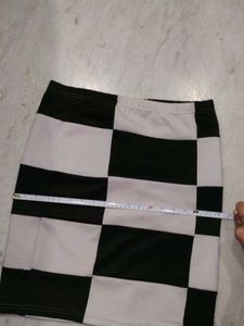 BLACK AND WHITE CHECKERS SKIRT MIDI