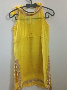 Beautiful Yellow Kurta Set with scrunchies