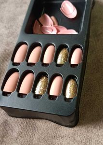 Press-On Nails - Nude &amp; Glitter