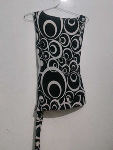 Black &amp; White Swirl Print Top