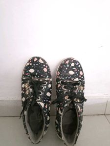 Unique Terrazzo Print Casual Sneakers