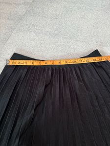 Elegant Black Pleated Skirt