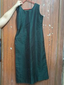 Elegant Emerald Kurta with Gold Embellishments