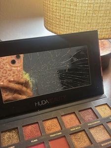 Huda Beauty Eyeshadow Palette