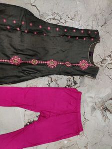 Elegant Grey Kurta Set with Pink Embroidery