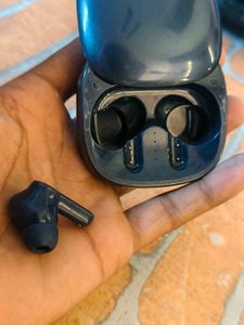 Wireless Earbuds with Charging Case