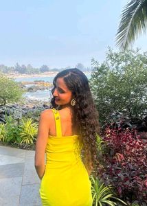 Embellished shoulder strap yellow bodycon dress