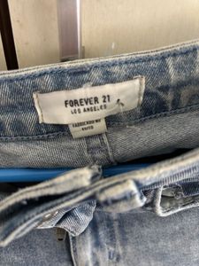 Light Wash Ripped Jeans